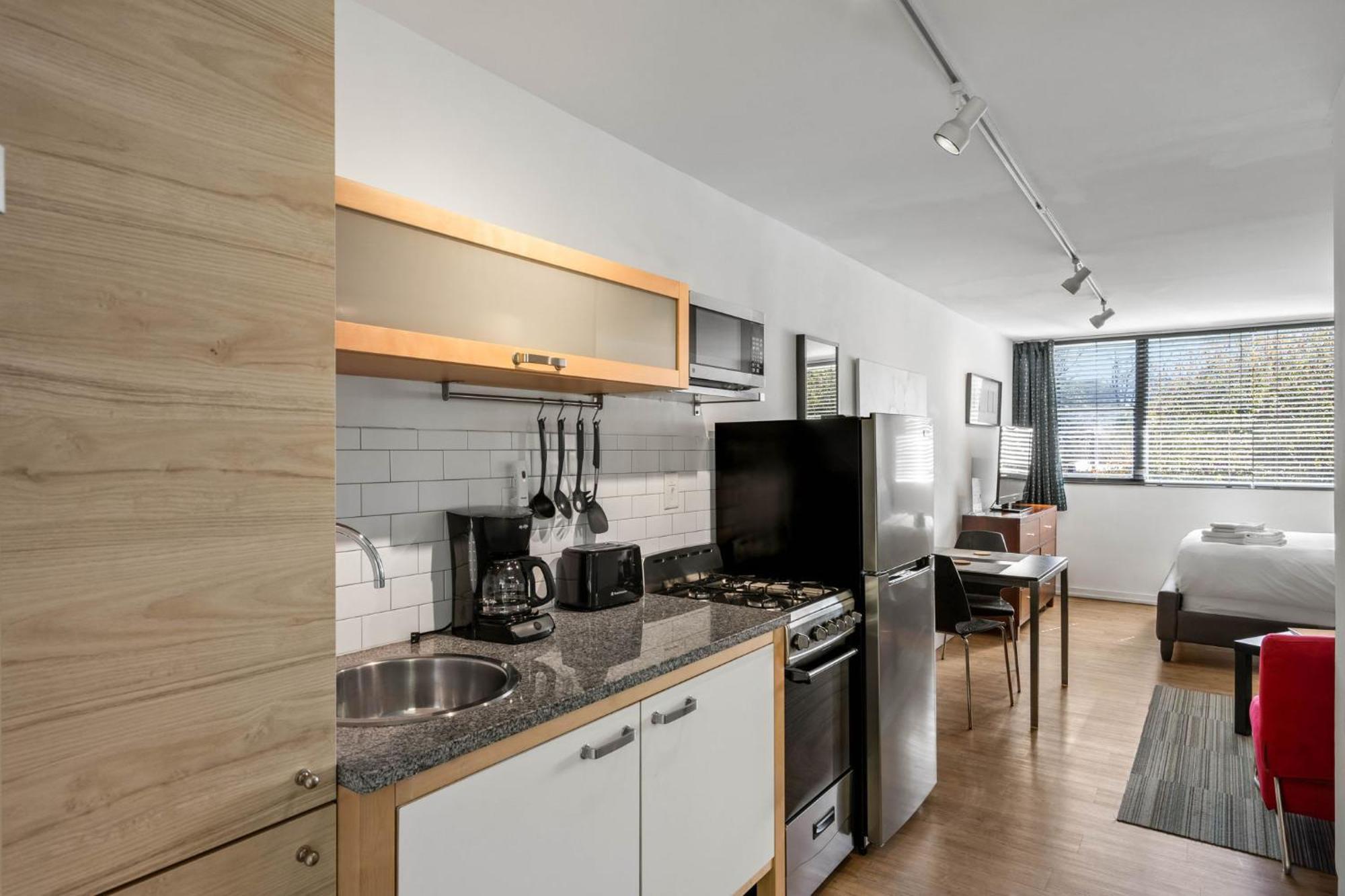 Studios On 25Th By Bca Furnished Apartments Атланта Номер фото