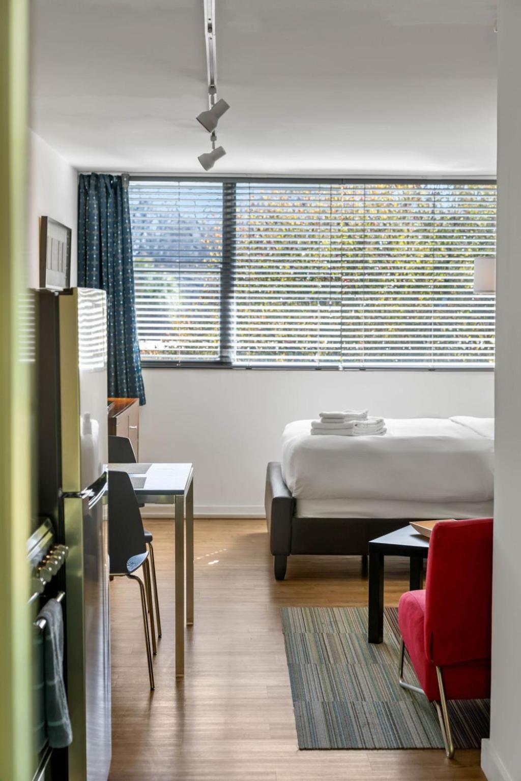 Studios On 25Th By Bca Furnished Apartments Атланта Номер фото